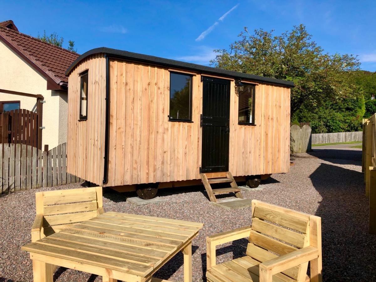 Per Ardua Shepherds Hut Fort William